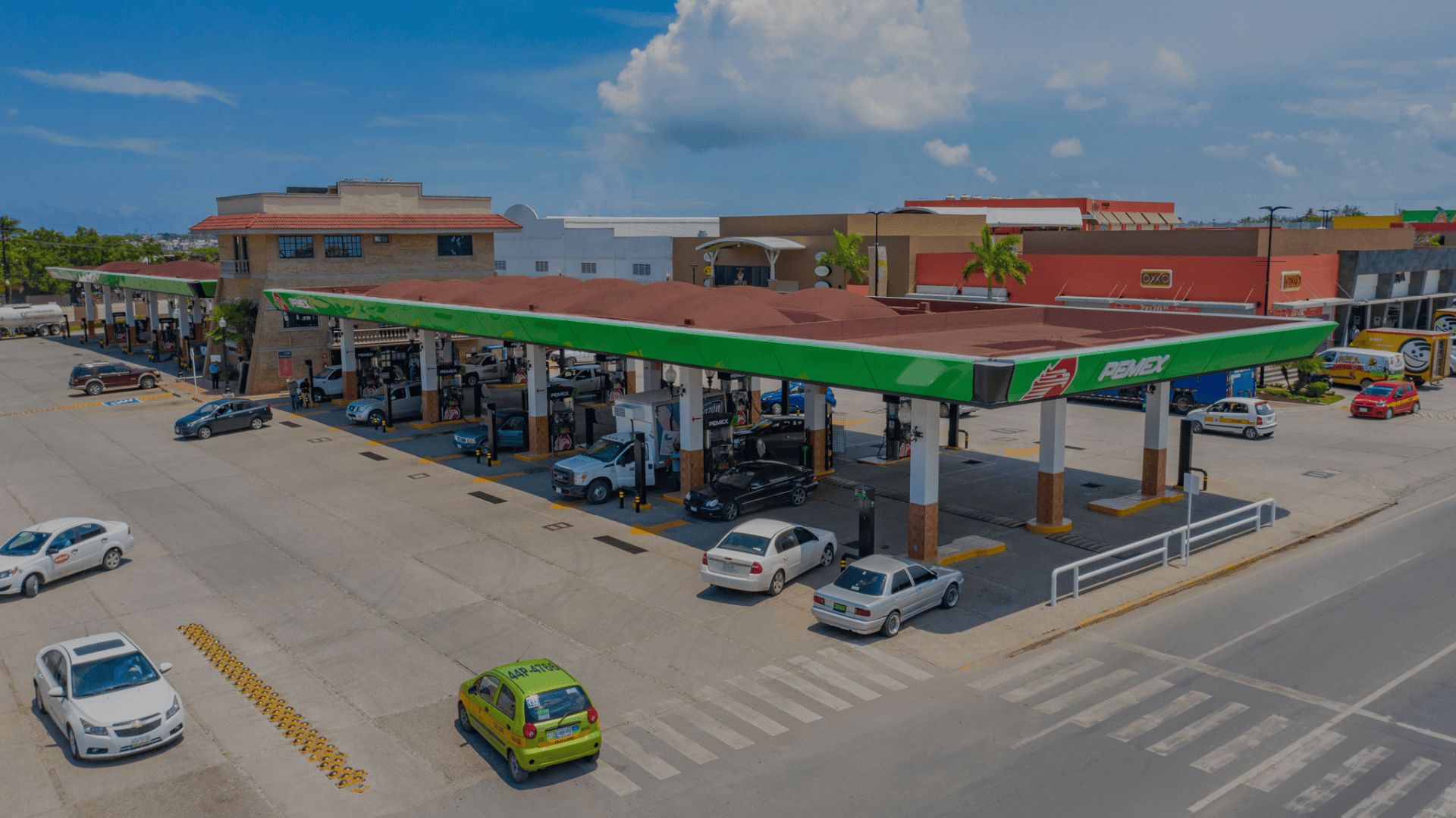 Gasolinera Virogu estación aeropuerto desde vista aerea.
